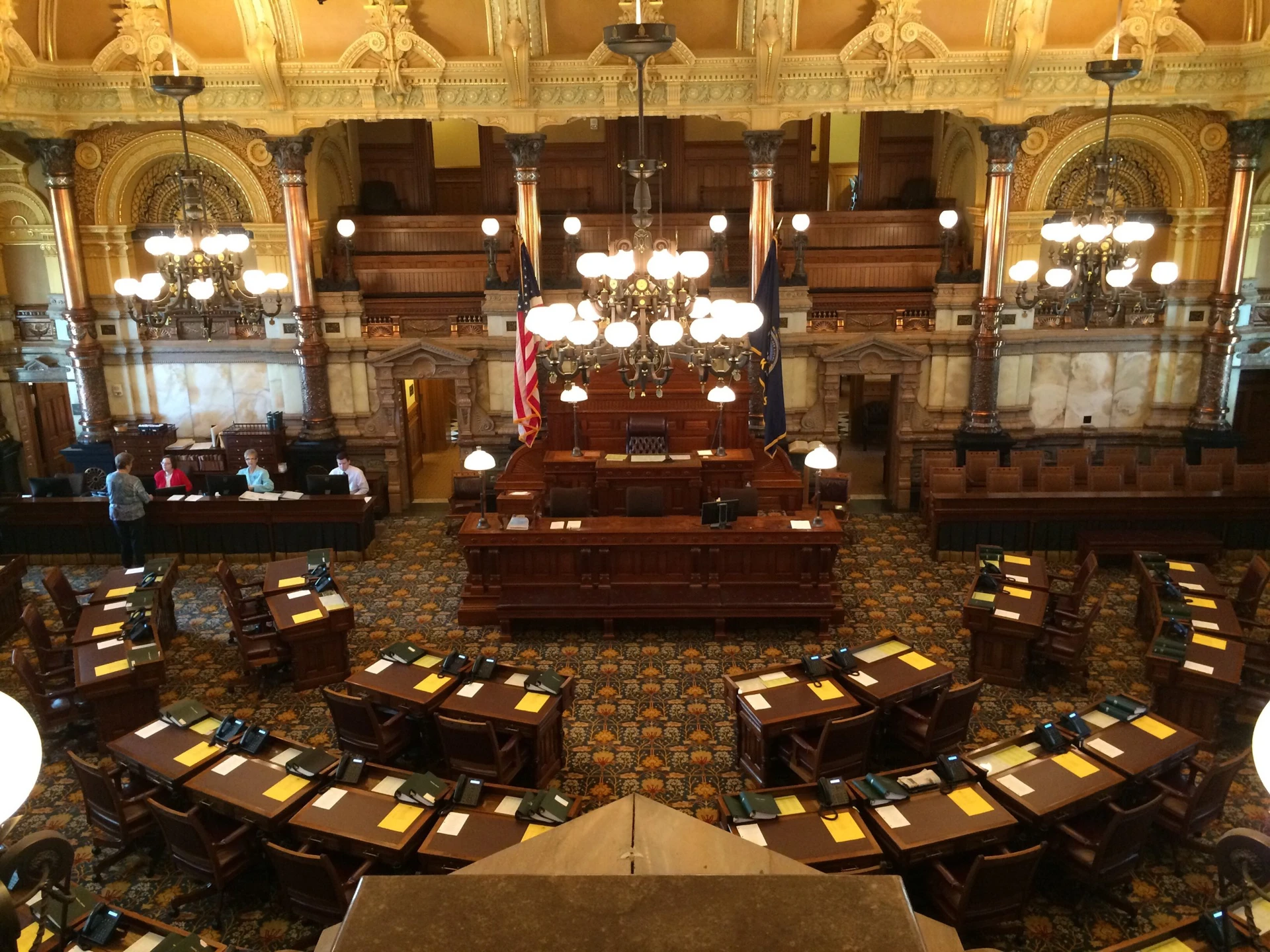 visiting-the-kansas-senate-ready-for-session-in-to-2023-11-27-05-24-27-utc